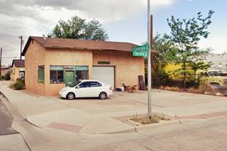gable roof building on a corner, one story, former gas station facing Route 66