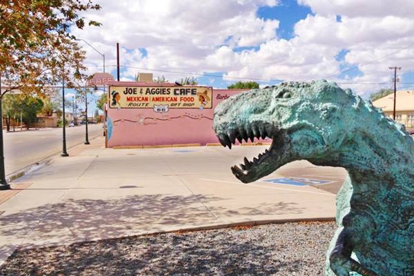 Dinosaur statue, US66 and Joe & Aggie’s Café