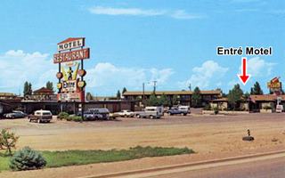 1970 color postcard cars, motel, restaurant and kitschy neon sign with US66 passing in front