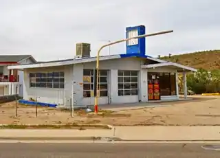 1950s Shell gas sta. ranch-like gas station