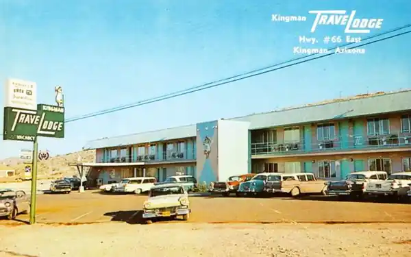 former Travelodge Motel Kingman 1960s postcard 2-story flat roof motel, cars