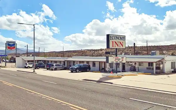 Whiting Bros. Kingman nowadays 1-story motel