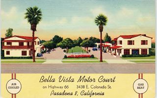 linnen color postcard 1940s. Gable roof motel buildings with central courtyard, cars, Route 66 in front