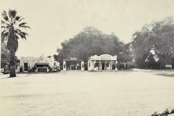 1930s Richfield Station - Oakleigh Auto Court, Duarte CA Route 66 black and white 1930s. left: orange juice stand, next a Richfield gas station and cabins trees behind, Route 66 in front