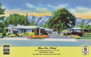 Mon Arc Motel 1940s Monrovia color linnen postcard Mon Arc Motel, white gable roofed units in two parallel lines, facing US66, mountains behind.