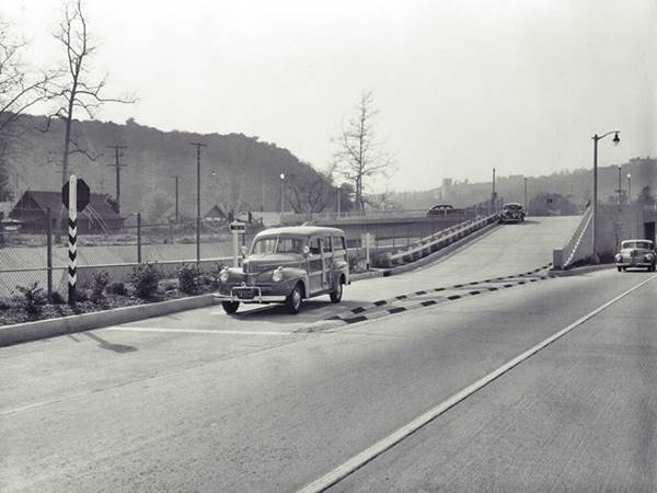 1942 Arroyo Seco Parkway, Los Angeles CA Route 66 black and white photo, 1942 station wagon enters a 3 lane highway along a short ramp, car on freeway, Arroyo Seco Parkway