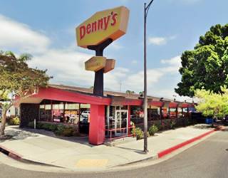 Boomerang roofed Denny’s with original sign on a corner