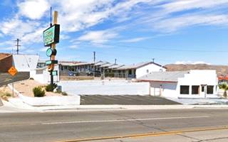 The old Skyline motel is now the Plaza Hotel in Barstow CA