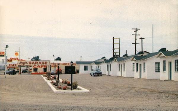 Roy’s in the late 1940s US 66 color postcard Shell station, cafe and cabins to the right, cars