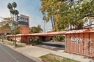 flat roof motel, with plants seen from Route 66, 1960s design