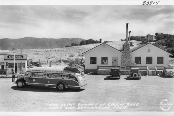 1936 The Tops, Summit Inn black and white 1936, 2 cars and a bus parked by a small box shaped Signal filling station, gravel drive, two gable roofed buildings linked in the middle, with a stone chimney linking them
