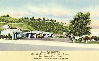 White Motel San Bernardino color linnen 1950s postcard, motel at the foot of a hill