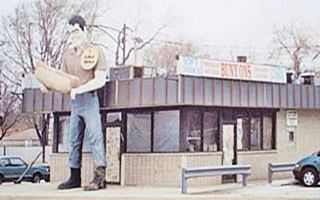 Vintage view of the Hot Dog Muffler man in Cicero US66