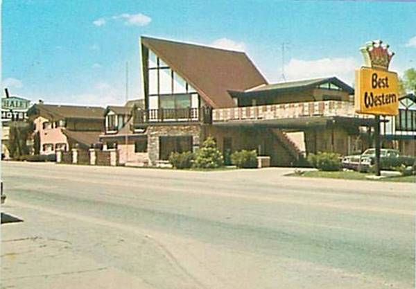 Former Chalet Motel in a 1970s postscard in Lyons Route 66