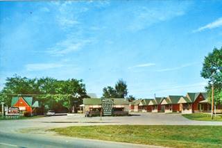 Haven Motel 1960s color, 1960s gable roof buildings, signs, and US66