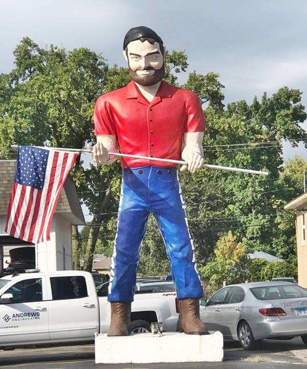 Lauterbatch giant Muffler Man in Springfield Route 66