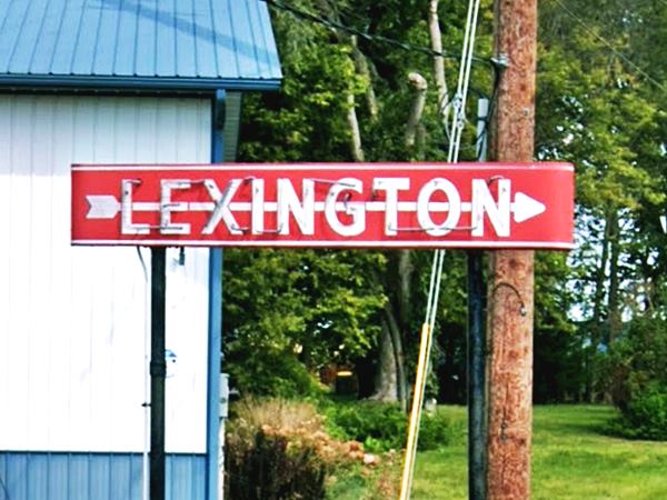 Lexington Neon Arrow Sign in Lexington Route 66