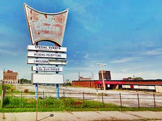 neon sign of the E St. Louis Holiday Inn nowadyas