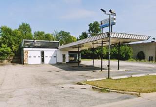 2 bay, flat roof, flat canopy, stone veneer, former Texaco station seen from old US66
