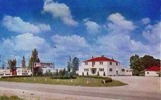 Palamar Club c.1950s US66 Pontiac Motel and restaurand, hip roof, 2 stories, color postcard c.1950s