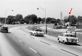 Pioneer Motel and US66 in the 1950s black and white 1950s photo 4 lane highway (Route 66) and cars, motel and cafe to the right