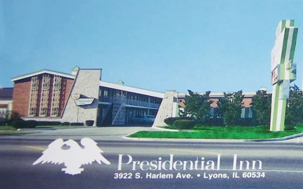color 1960s postcard 2 story gable roof motel
