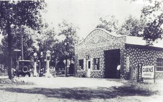 Rossi cabins, station and Dance Hall c.1930 car by 3 pumps, gas station with cabins, curved facade park surrounds it ROSSIS PARK written on parapet