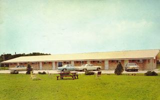 Sands Motel 1960s postcard, in Braidwood US66