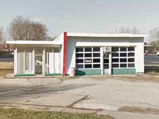 Sinclair gas station in Lincoln 1940s Sinclair gas station, repurposed