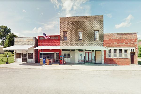 brick buildings from the late 1800s mostly with 1 story, along Main Street in Waggoner