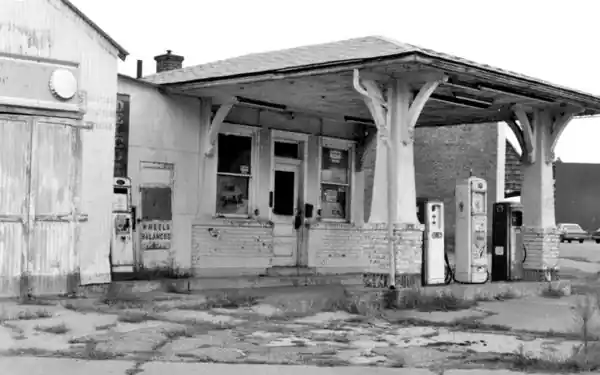 A 1980 picture of Brown’s station, Galena black and white: closed gas station