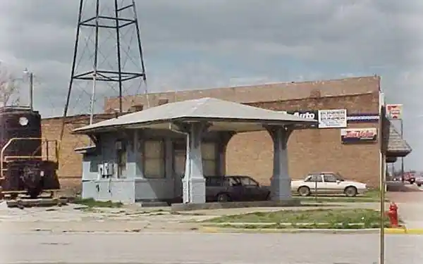 color photo; closed gas station