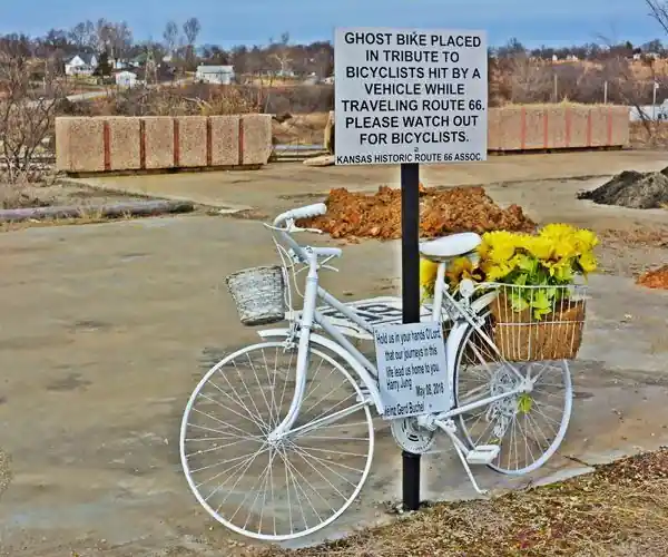 Ghost Bike Galena on US66 white bike memorial