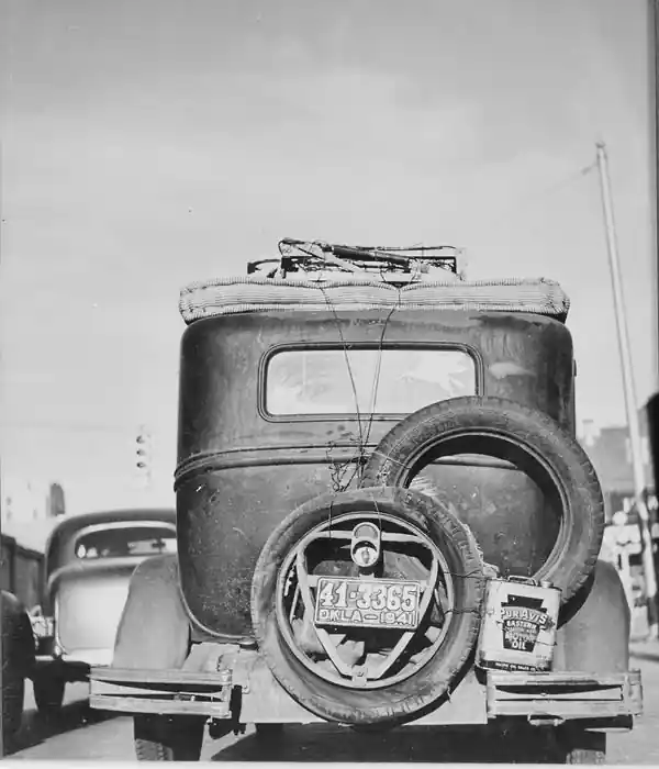 black and white rear view of a car with an Oklahoma license plate, 1930s Okie Car