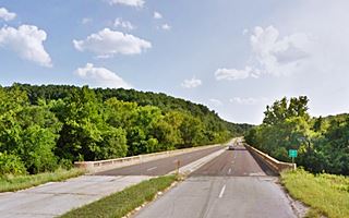 US66 Big Piney river bridge nowadays, Devil’s Elbow bridge on four lane highway, wooded hills around it