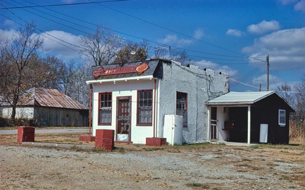 1979 picture box-shaped gas station
