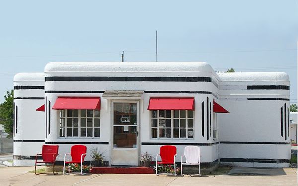 white and red Art Moderne one floor building: Boots Court Motel in Carthage, Route 66