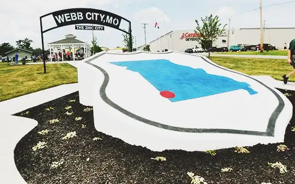 Route 66 medallion and zinc city archway