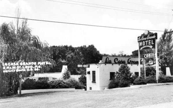 black and white 1940s view of a pueblo style motel seen from Route 66