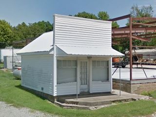 hW gable roof woodframe one story building