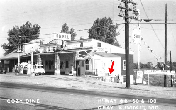 black and white photo 1930s Shell station, cafe and garage next to Route 66
