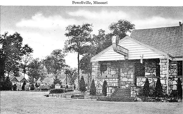 black and white postcard 1950s of Motel and cabins
