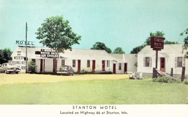 Stanton Motel colored vintage postcard, building and 1940s cars