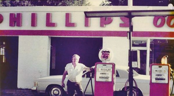 oblong box white gas station with Dick Trog by the two Phillips 66 pumps in 1980
