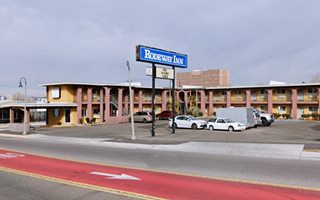 motel, 2 stories, L-shaped layout, office is right, neon sign middle
