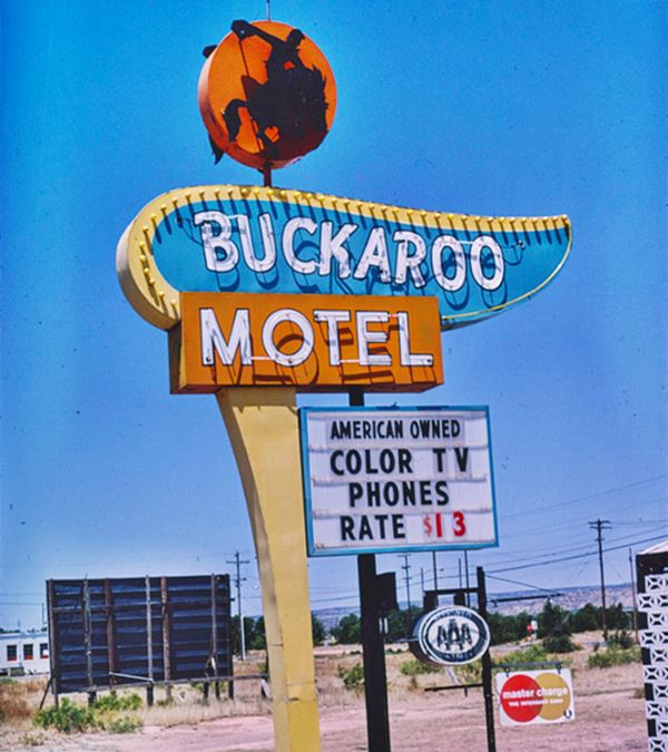 colorful 1950s neon sign on Route 66