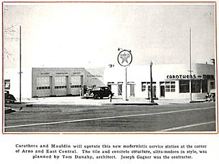 1938 Carothers Texaco gas station, L shaped, curved office right, Texaco sign 1938 black and white photo