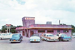 1950s picture old cars and Del’s Restaurant, Route 66 Tucumcari