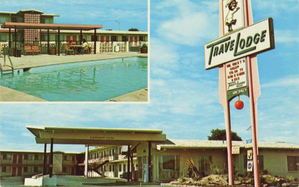 color postcard of a motel, neon sign, office and its swimming pool c.1960s 