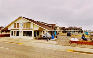 present appearance of Old Leatherwood Motel. Now the Roadrunner Lodge Tucumcari NM